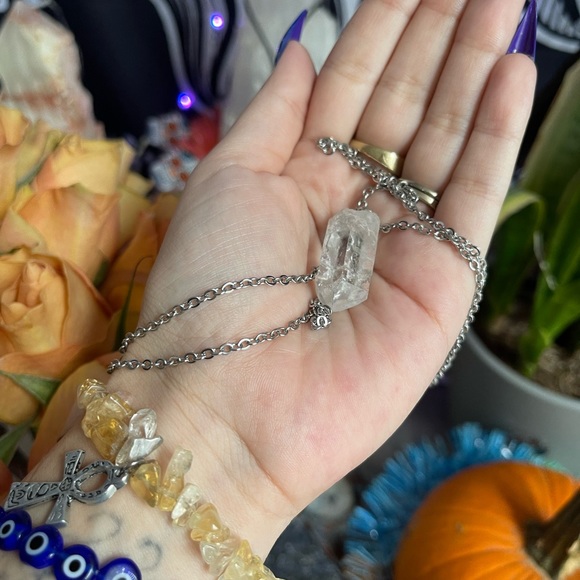 IG LIVESTREAM GIVEAWAY • Clear Quartz Point Necklace - Picture 2 of 2